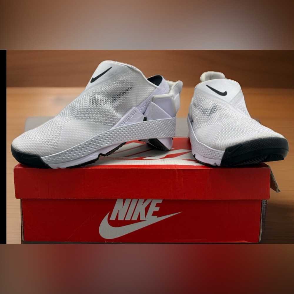 Nike women shoes, Go Fly Ease White - Picture 2 of 5